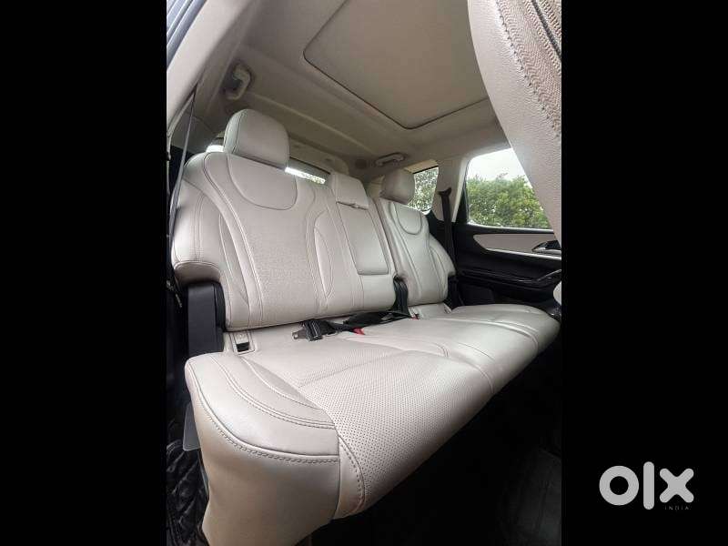 Mahindra Xuv700 2.2 Ax 7 Diesel At Luxury Pack Str Awd, 2022, Diesel