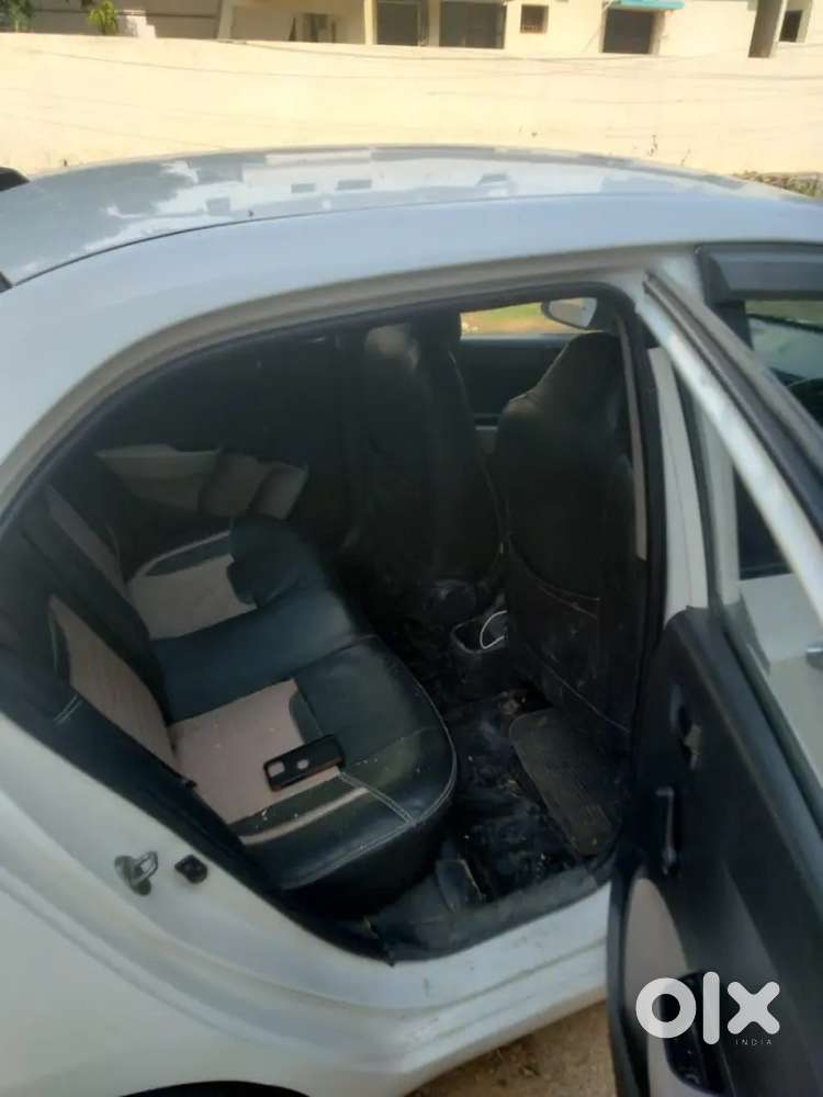Hyundai Xcent 2017 Diesel 100000 Km Driven