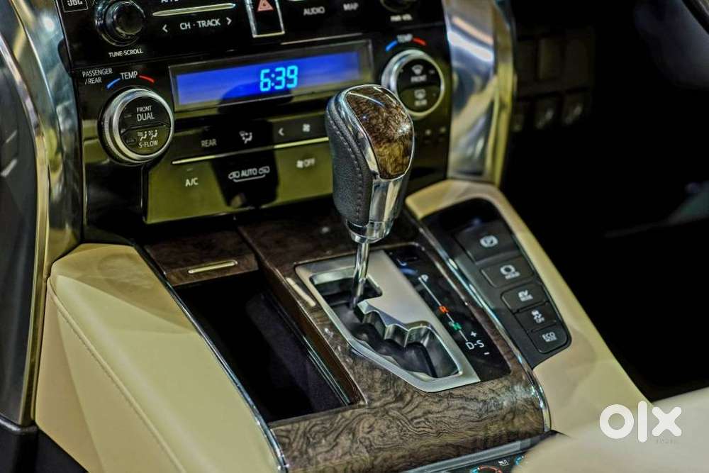 Toyota Vellfire 2.5 Executive Lounge, 2021, Petrol