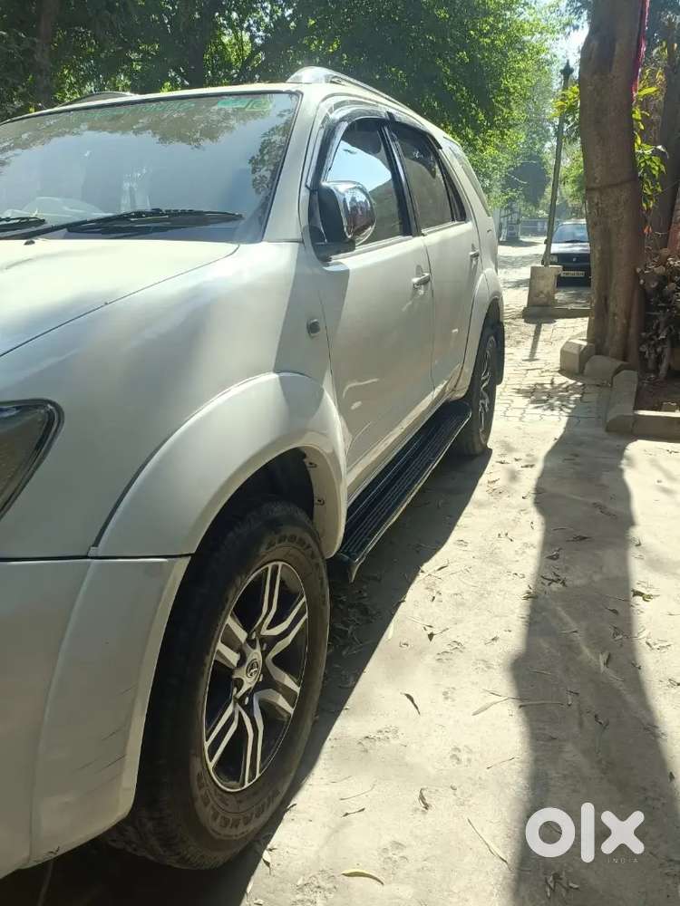 Toyota Fortuner 2011