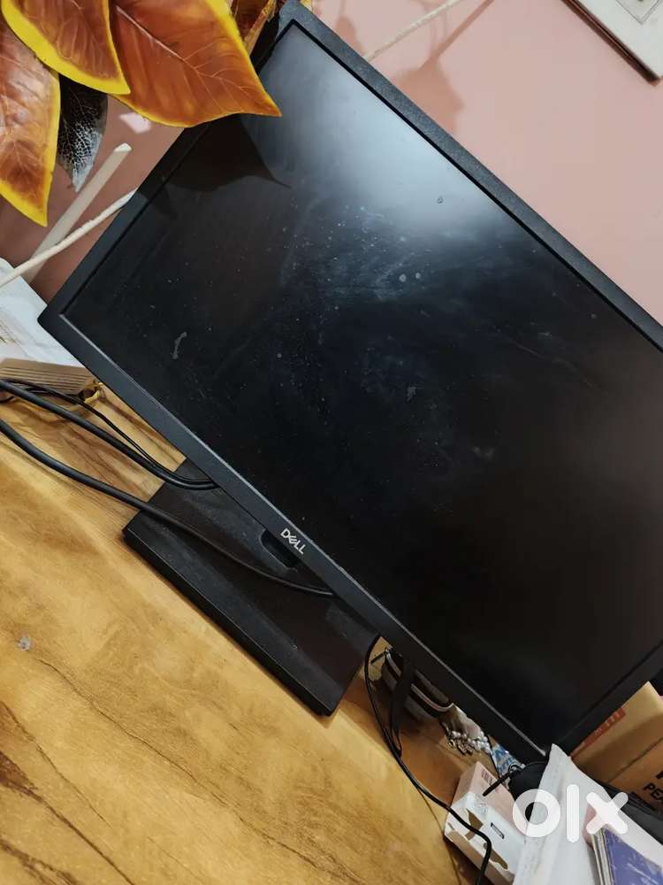 Dell Desktop Computer with 22 Full HD Monitor &ndash; Good Condition