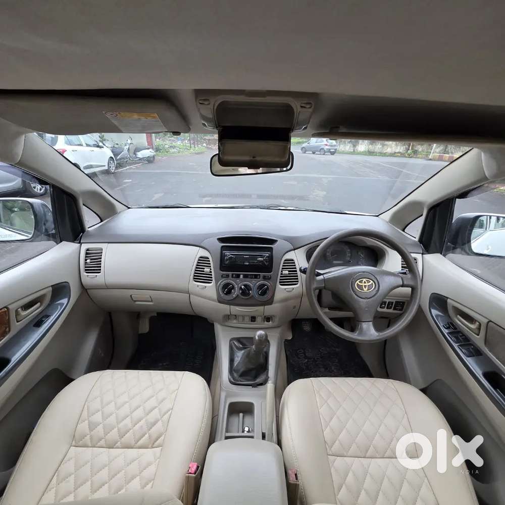 Toyota Innova G4 2010 Model.