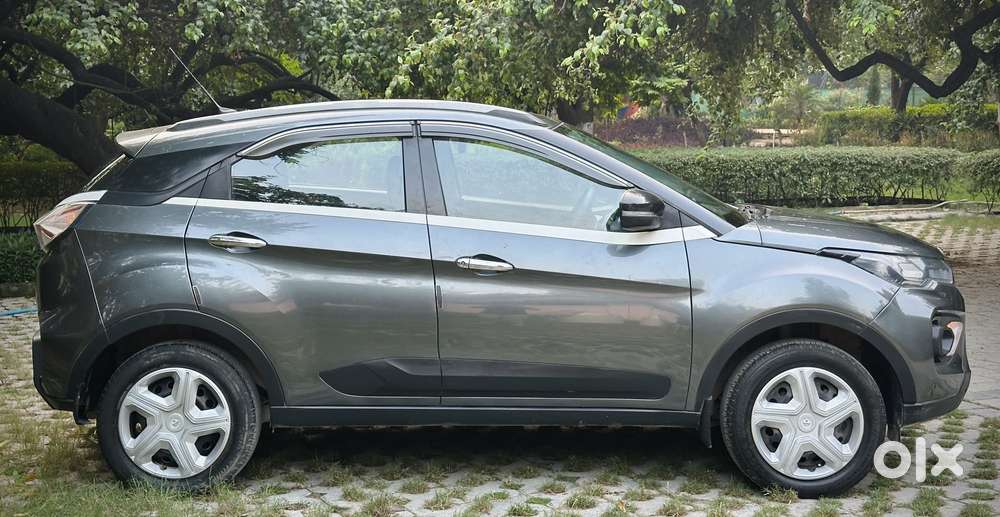 Tata Nexon 1.2 Revotron Xm (s), 2023, Cng & Hybrids