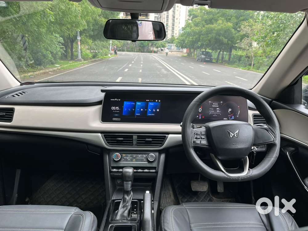 Mahindra Xuv700 2.0 Ax 5 Petrol At Str, 2023, Petrol