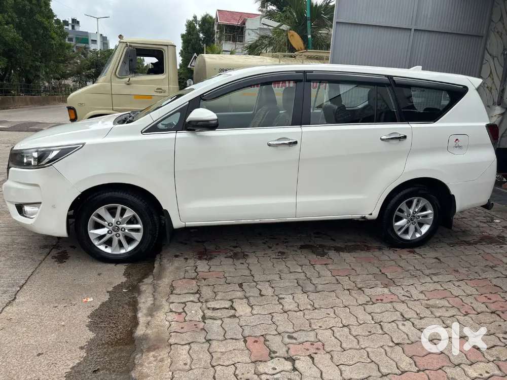 Toyota Innova Crysta 2018 Diesel 270000 Km Driven