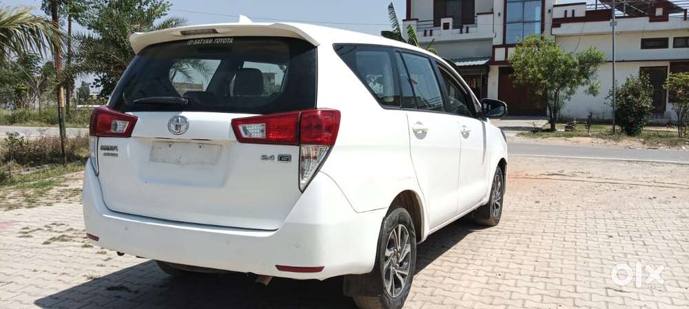 Toyota Innova Crysta 2.4 G Mt, 2022, Cng & Hybrids