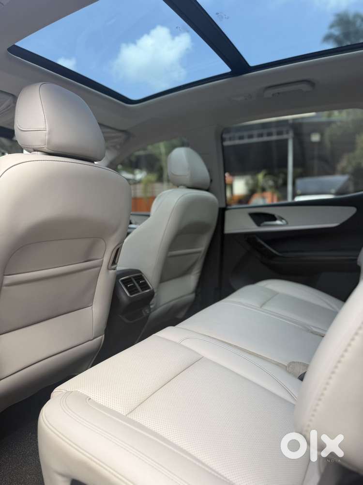 Mahindra Xuv700 2.2 Ax 7 Diesel At Str, 2024, Diesel