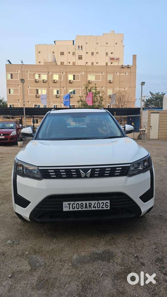 Mahindra Xuv300 1.2 W6 Amt Petrol, 2023, Petrol
