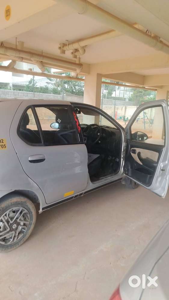 Yellow Board Vehicle