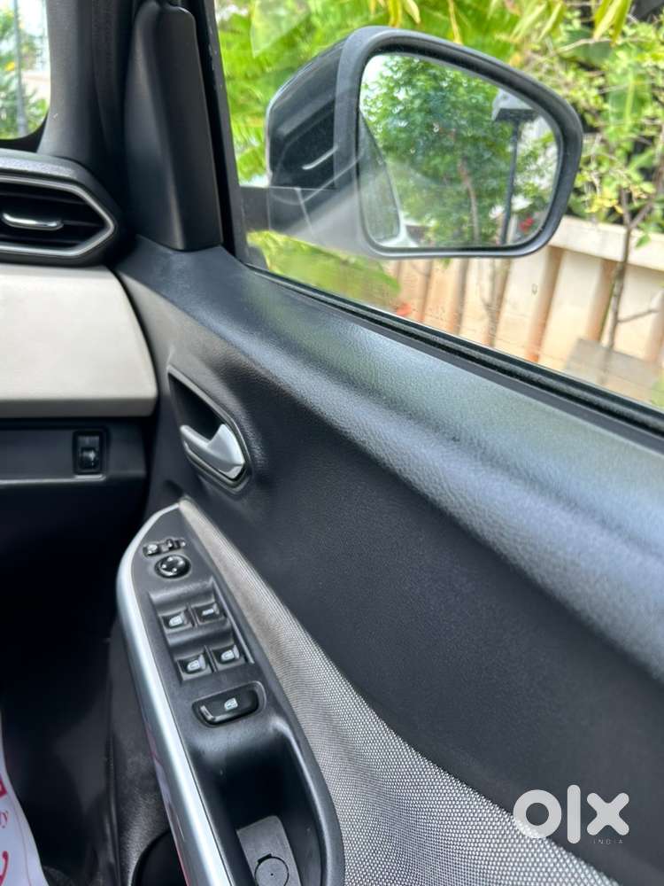Nissan Magnite Xv Petrol 2021 - Impeccably Maintained