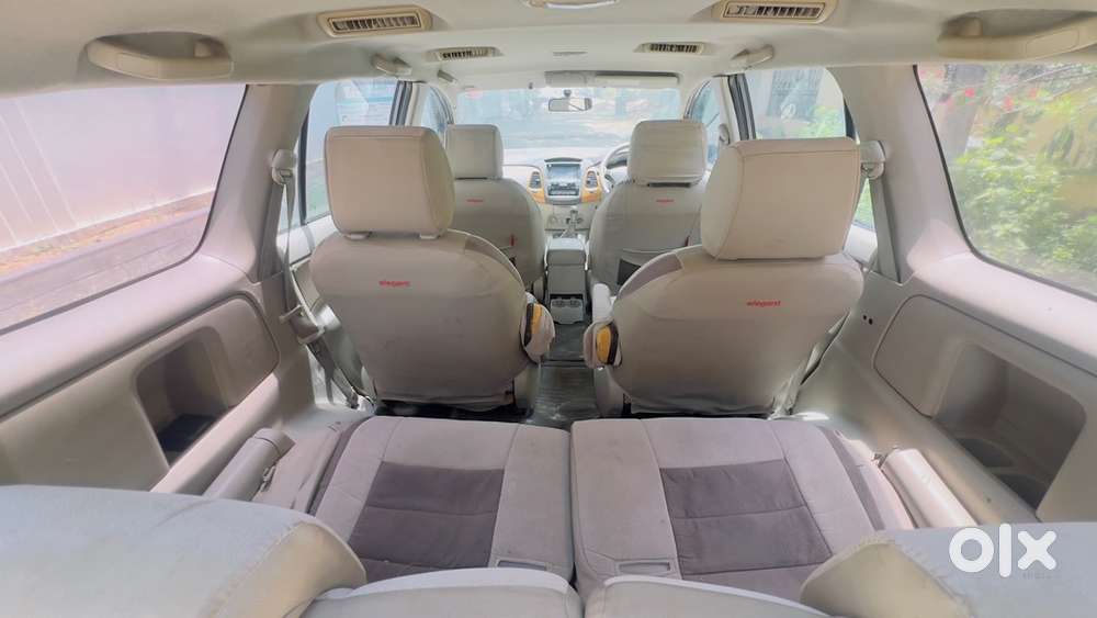 Toyota Innova Diesel 2011 2.5 V Bucket Seats