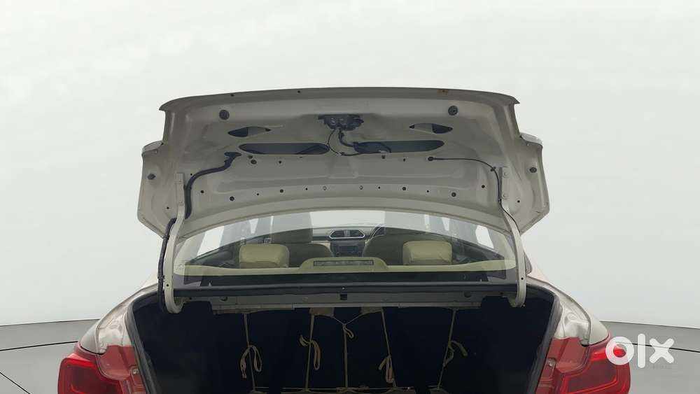 Maruti Suzuki Swift Dzire Amt Vxi, 2017, Petrol