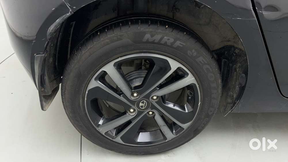 Tata Altroz 1.2 Xza Plus Dark Edition Dct, 2022, Petrol