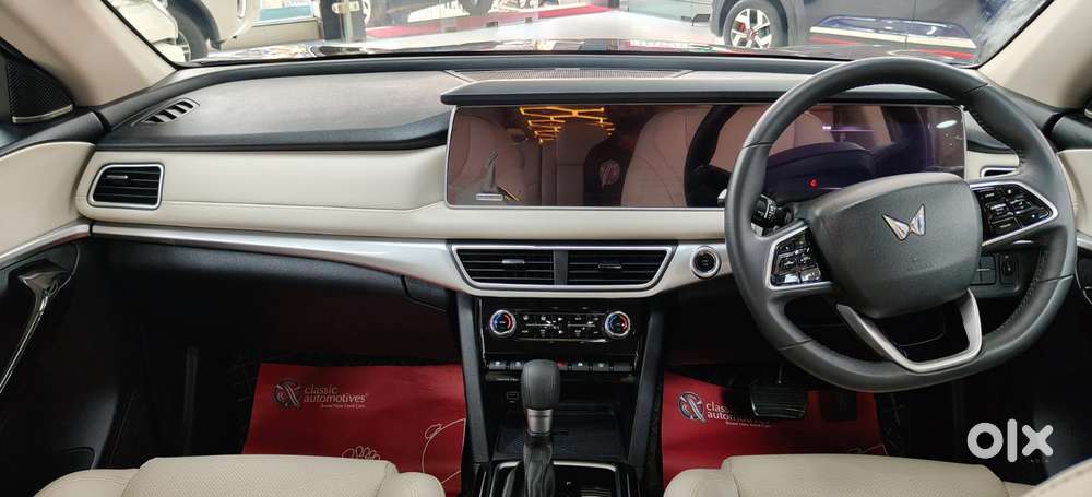 Mahindra Xuv700 2.0 Ax 7 Petrol At Luxury Pack Str, 2022, Petrol