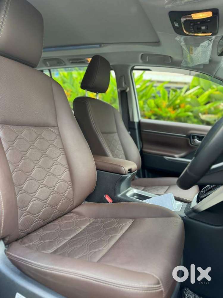 Toyota Innova Hycross 2.0 Zx (o) Hybrid 7 Str, 2025, Petrol