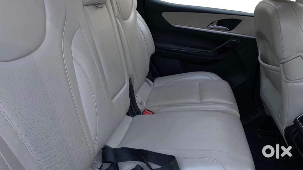 Mahindra Xuv700 2.2 Ax 7 Diesel At Luxury Pack Str, 2021, Diesel