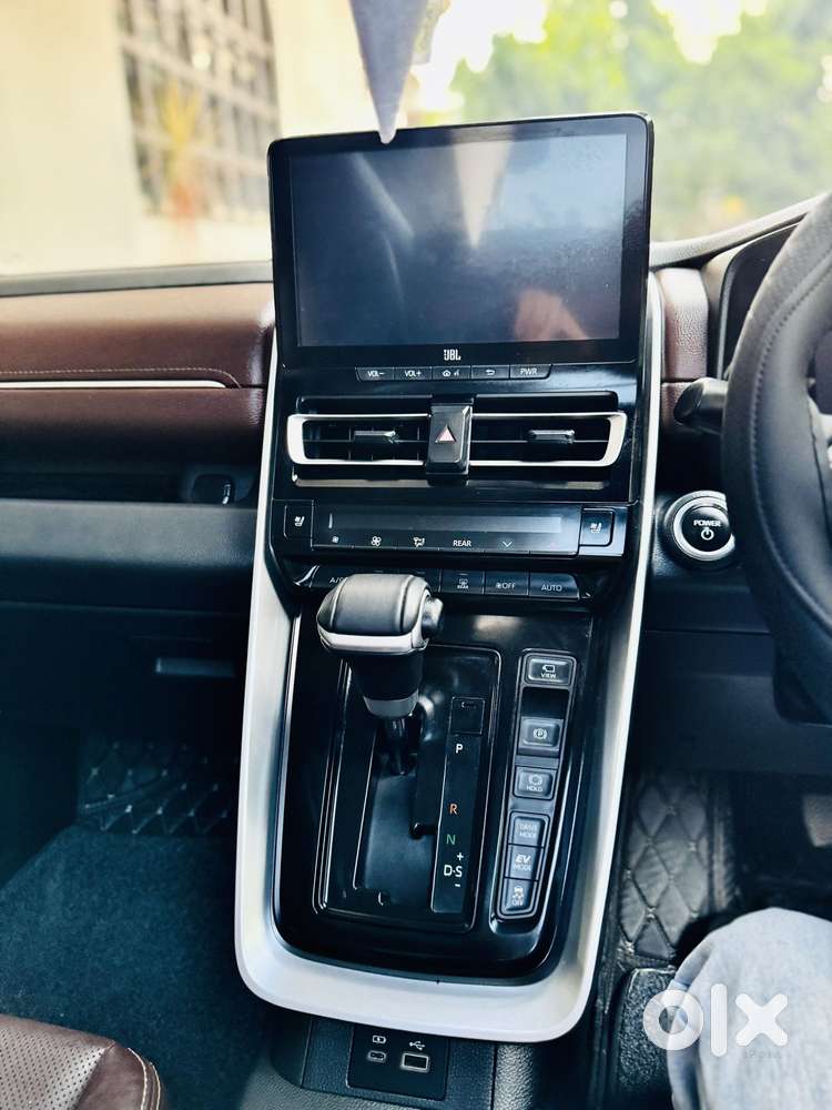 Toyota Innova Hycross 2.0 Zx Hybrid 7 Str, 2024, Petrol