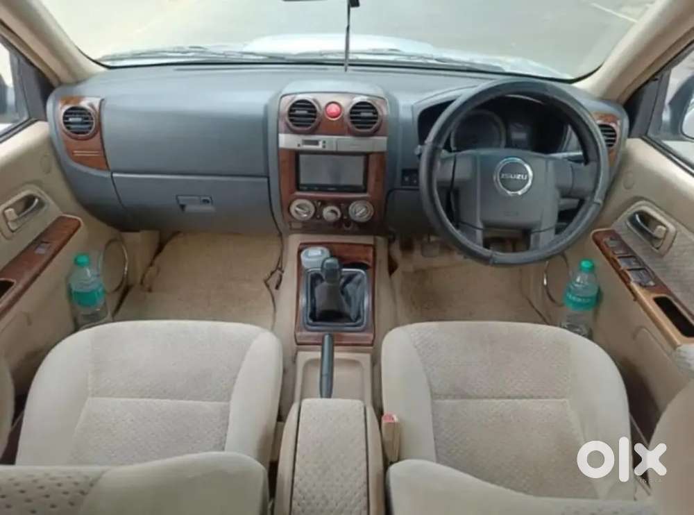 Isuzu Mu7 2015