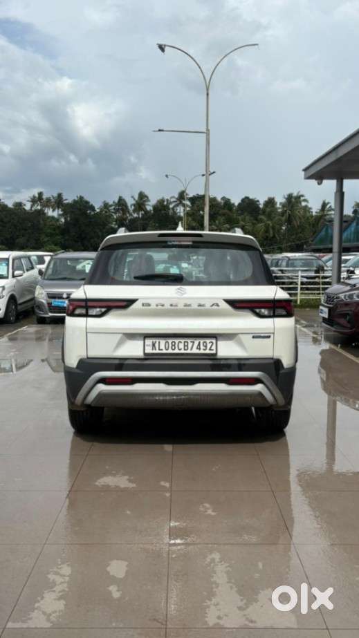 Maruti Suzuki Brezza 1.5 Zxi At Smart Hybrid Dual Tone, 2023, Petrol