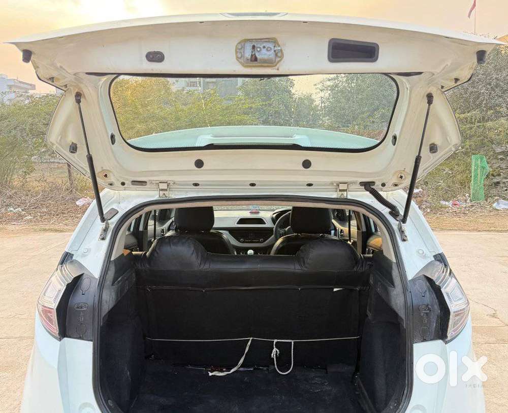 Tata Nexon 1.5 Revotorq Xm (s), 2018, Diesel