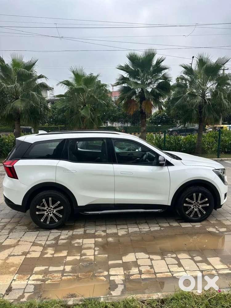 Mahindra Xuv700 Ax 3 Petrol Mt 5 Str (e), 2022, Petrol