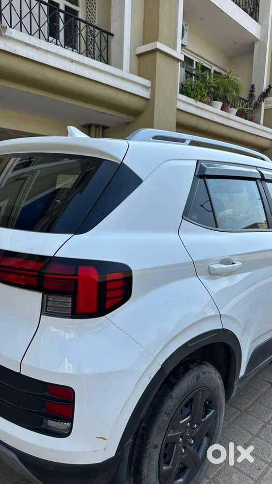 Hyundai Venue Petrol Manual 2023