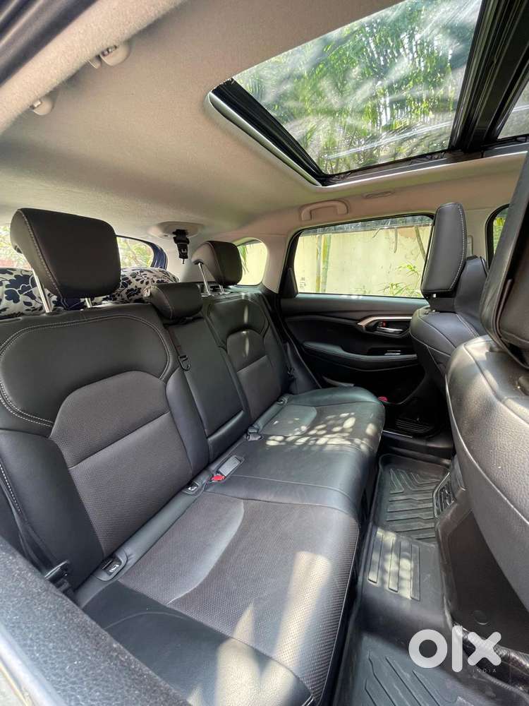 Maruti Suzuki Grand Vitara 1.5 Alpha Plus Intelligent Hybrid Ecvt, 2..