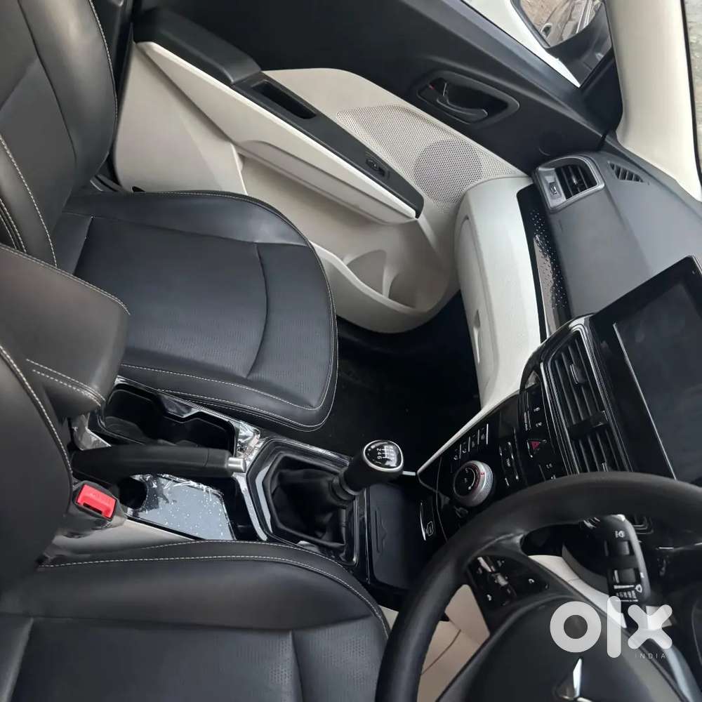 2025 Mahindra Xuv 3xo Revx M  Stealth Black  7700 Km  Single Owner