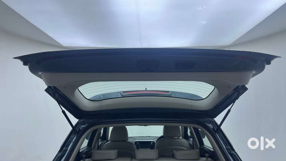 Mahindra Xuv300 1.2 W8 (o) Amt Petrol, 2021, Petrol
