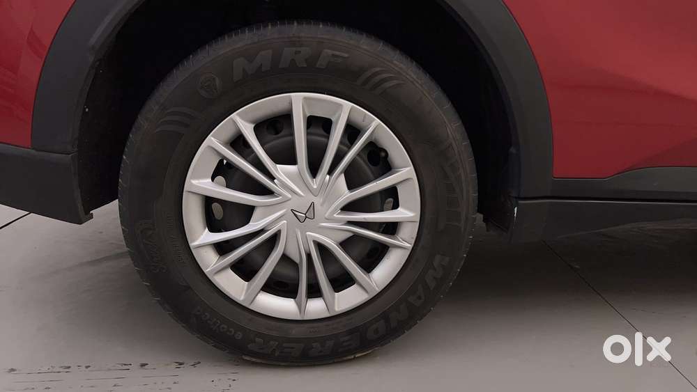 Mahindra Xuv700 2.0 Ax 3 Petrol At 5 Str, 2022, Petrol