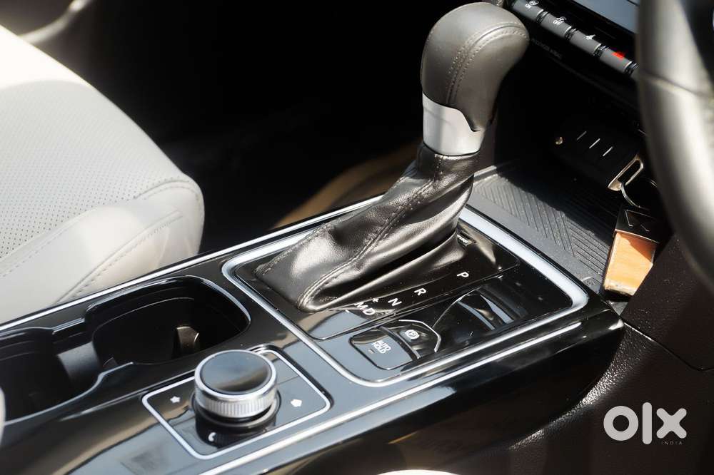 Mahindra Xuv700 2.0 Ax 7 Petrol At Luxury Pack Str, 2023, Petrol