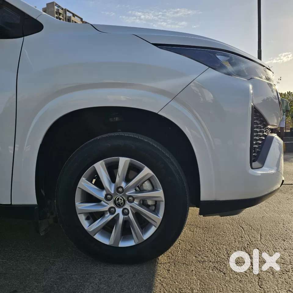 Toyota Innova Hycross, 2025, Petrol