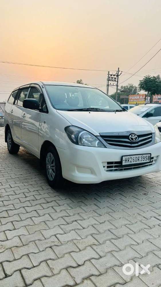 Toyota Innova 2009-2011 2.5 E 8 Str, 2010, Diesel