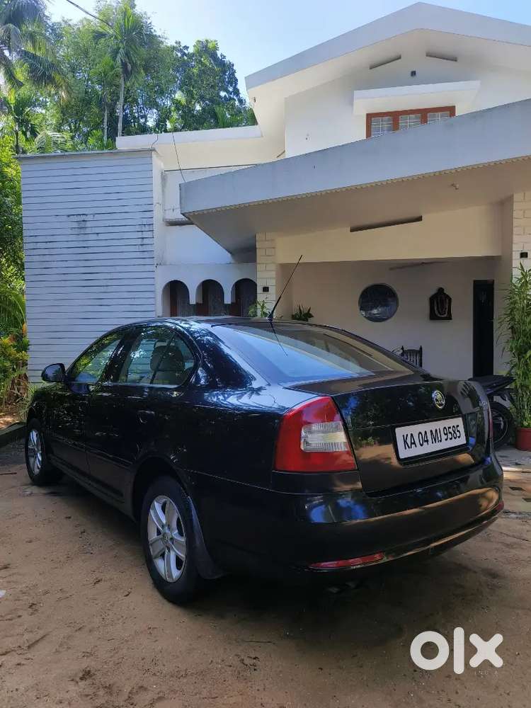 Black Color Laura 1.8 Tsi