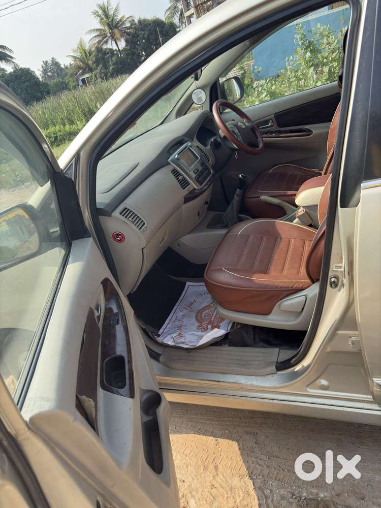 Toyota Innova 2.5 Vx 8 Str Bs-iii, 2015, Diesel