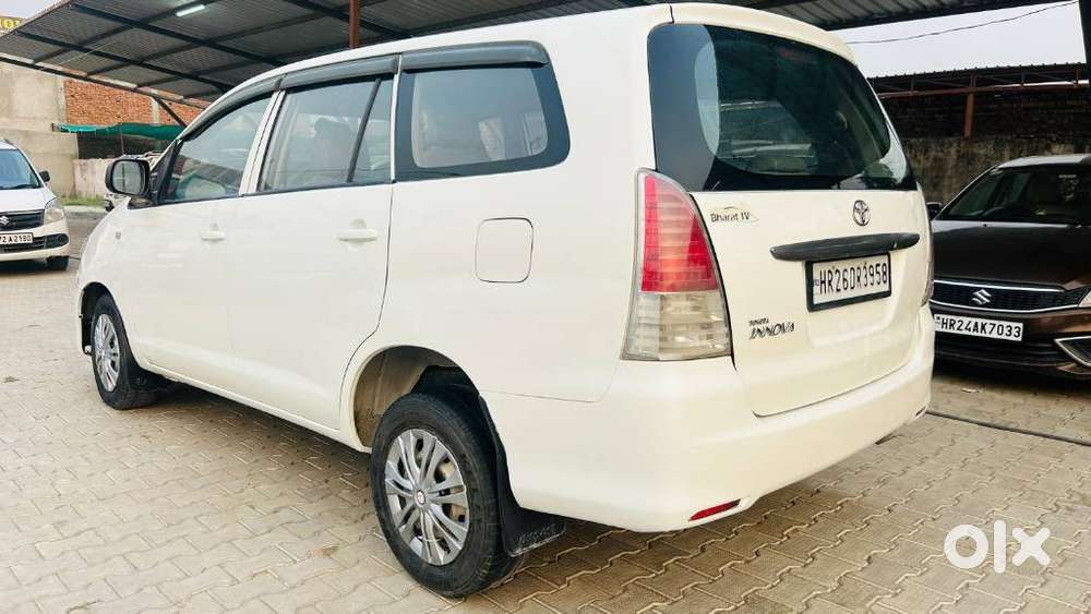 Toyota Innova 2009-2011 2.5 E 8 Str, 2010, Diesel
