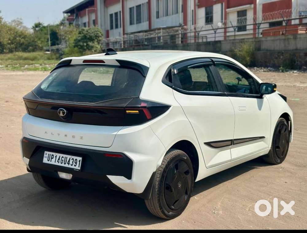 Tata Altroz Creative S, 2025, Petrol