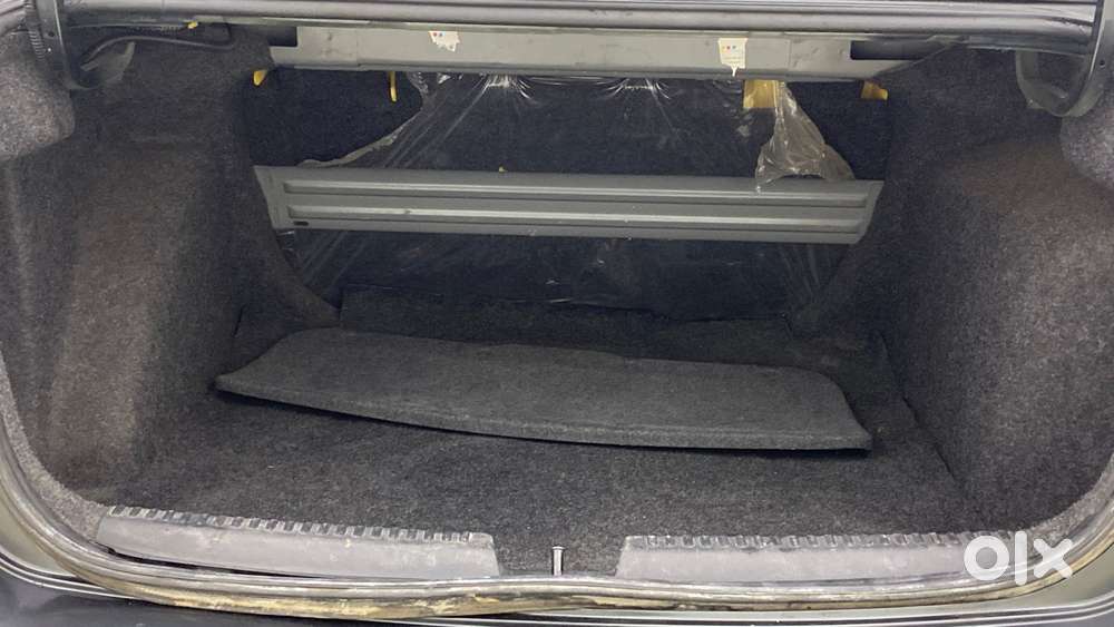 Volkswagen Vento 1.2 Highline Plus At 16 Alloy, 2017, Petrol