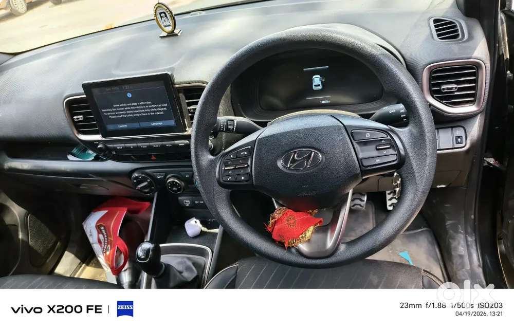 Hyundai Venue 2024 Petrol 11800 Km Driven