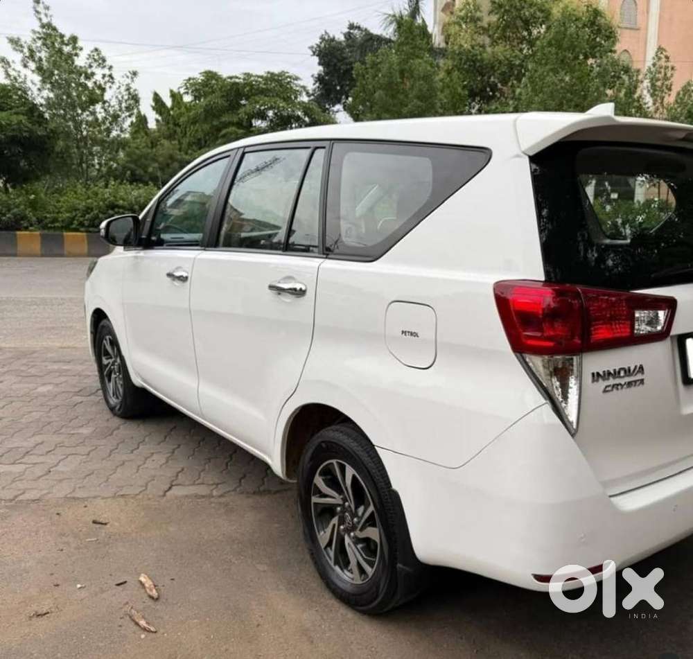 Toyota Innova Crysta 2.7 V, 2022, Petrol