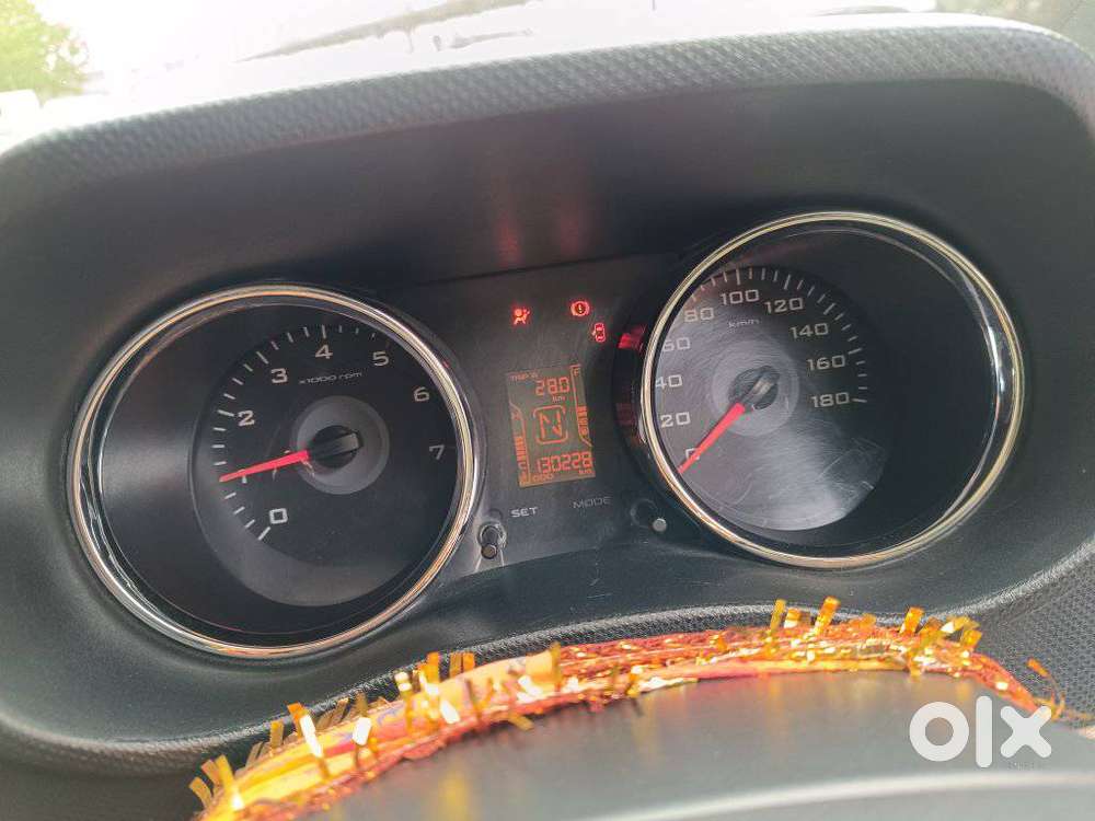 Mahindra Tuv 300 Mhawk100 T8 Dual Tone, 2017, Diesel