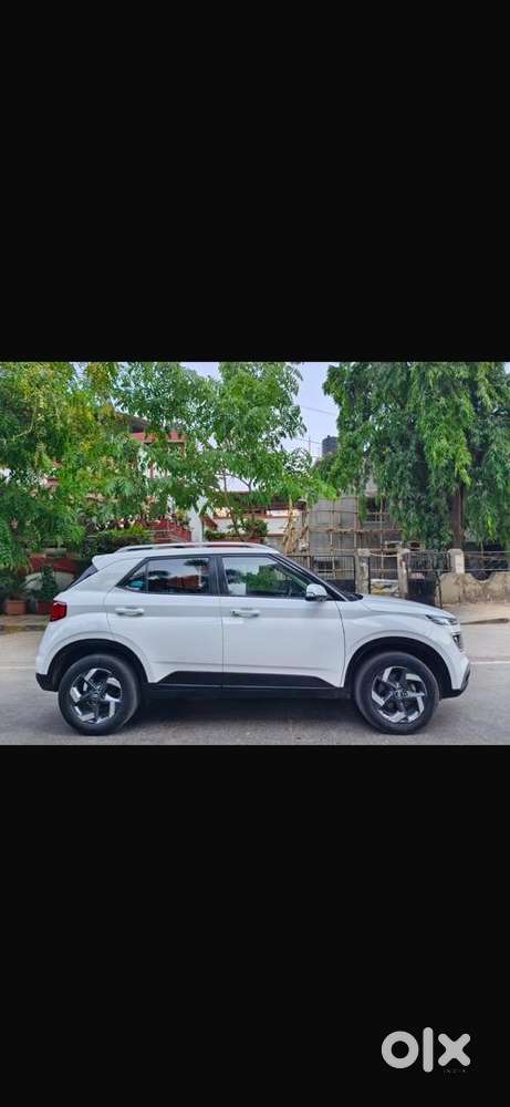 Hyundai Venue Petrol Well Maintained