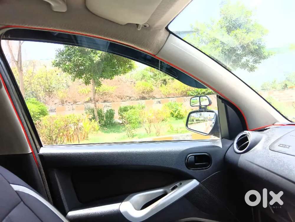 Diesel Titanium Ford Figo - 22 Milage
