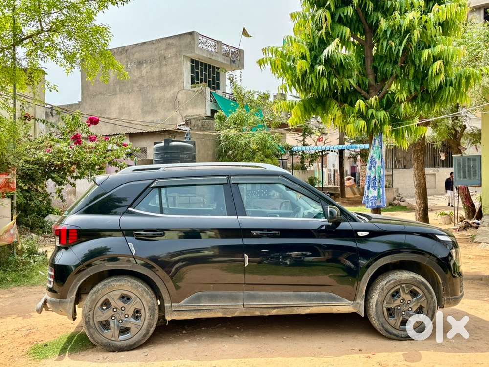 Hyundai Venue Petrol Manual 2023