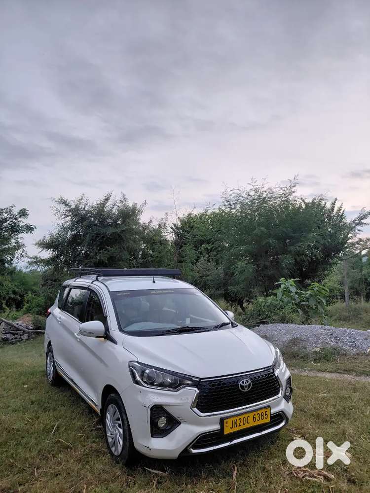 Toyota Rumion 2023 Petrol Manual Dual Tone
