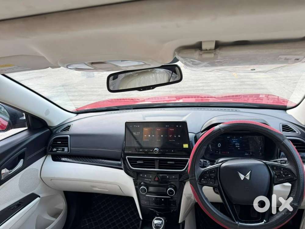 For Sale: Mahindra Xuv3xo Ax7 Diesel Mt (dual Tone)