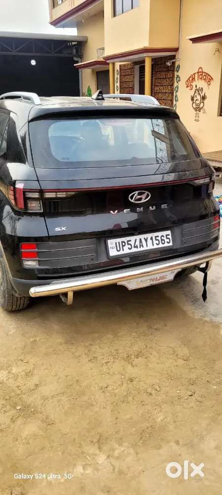 Hyundai Venue 2024 Petrol 25000 Km Driven