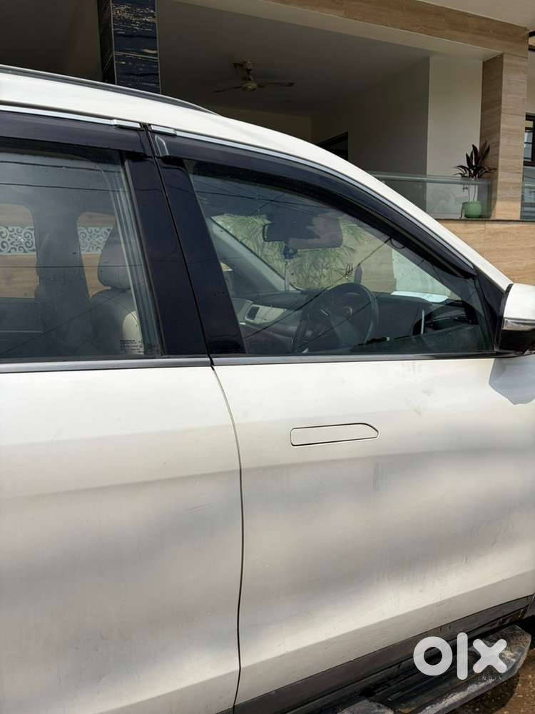 Mahindra Xuv700 Petrol 2021