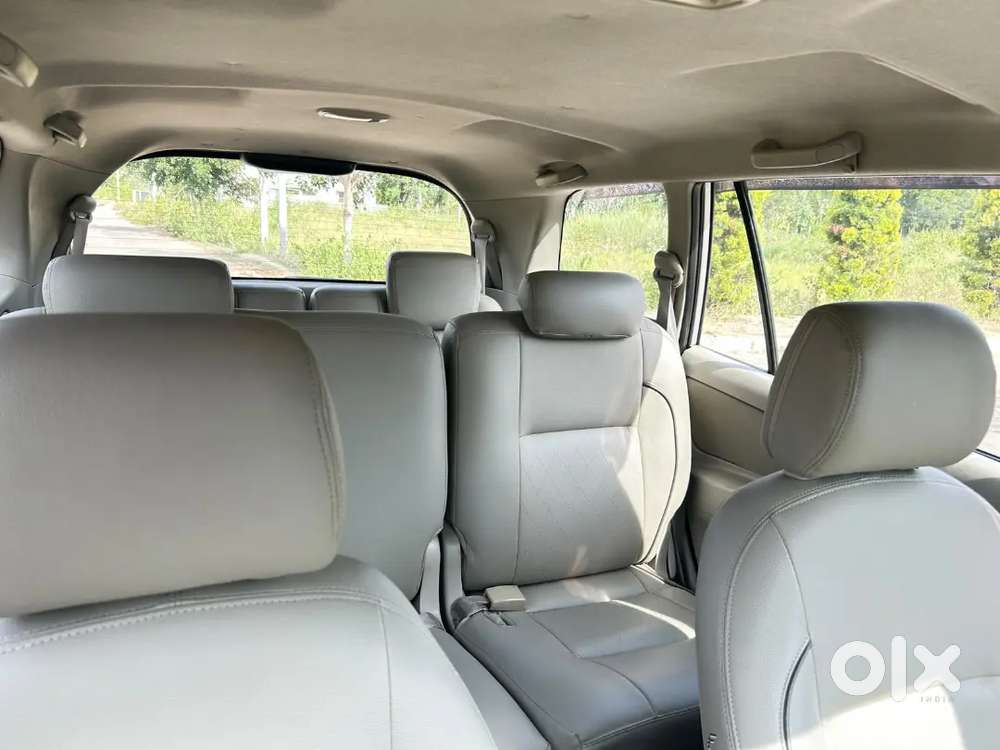 Innova V 2012 1st owner with Karnataka registration available