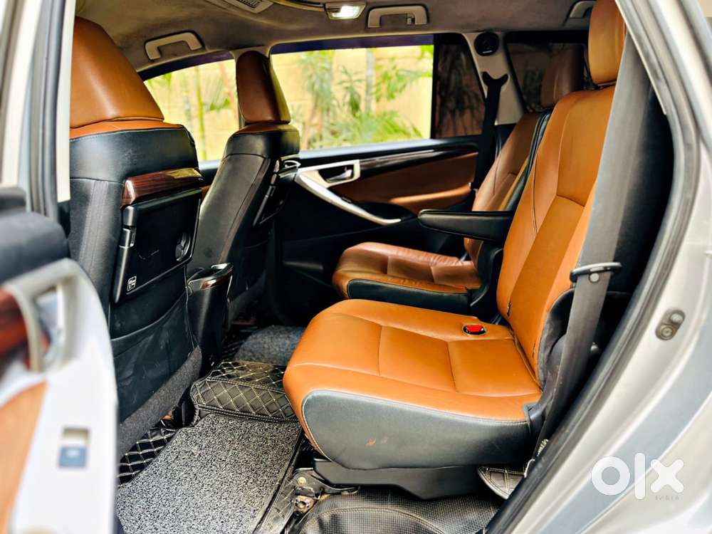 Toyota Innova Crysta 2.8 Zx At 7 Seater, 2017, Diesel